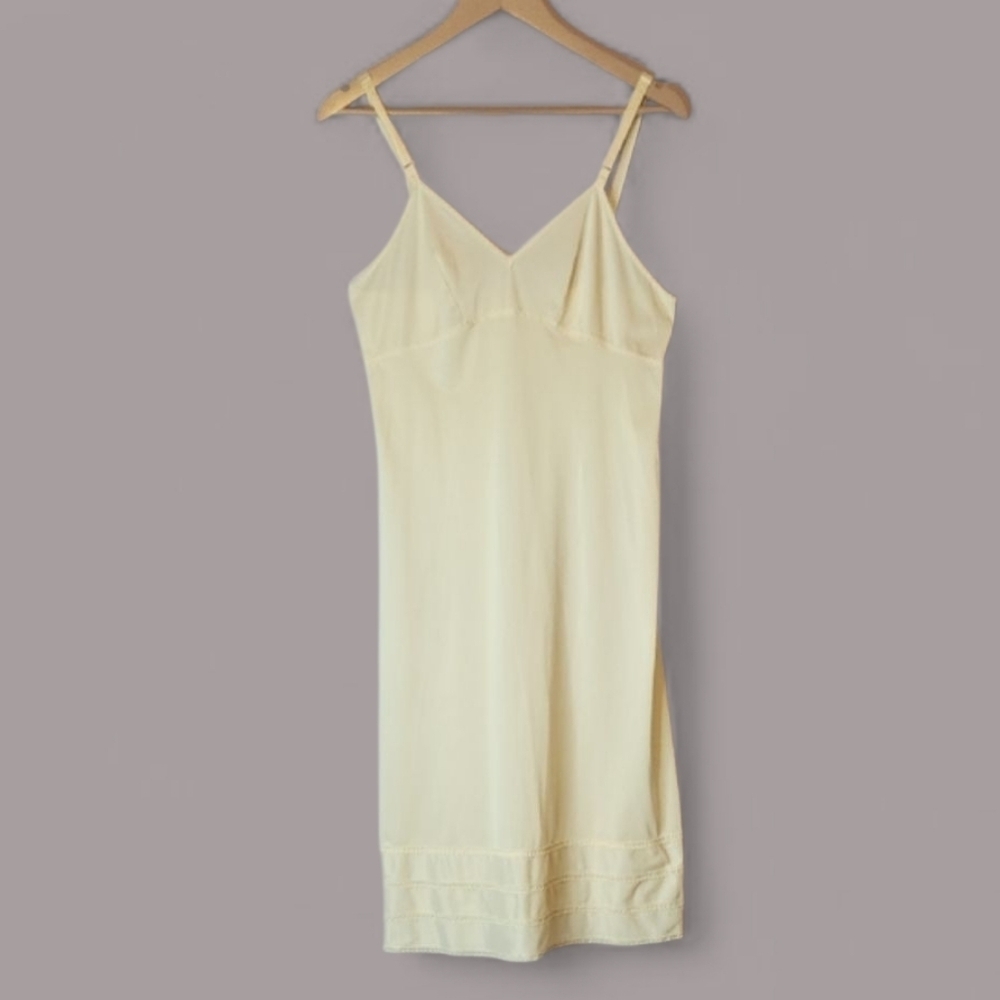 VTG LORRAINE Women’s Lace Trim Full Slip Nightgown, size 36 Tall